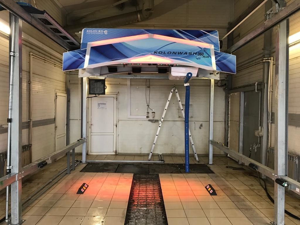 Touchless Pressure Automatic Car Wash Machine 24.5Kw Power Adjustable Water Pressure Multiple Payment Options