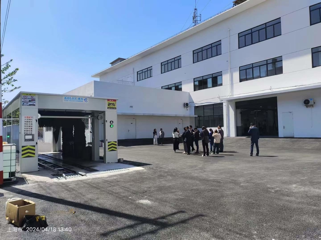 Efficient Tunnel Car Wash Machine Low Power and Water Consumption 0.7 Kwh/Car